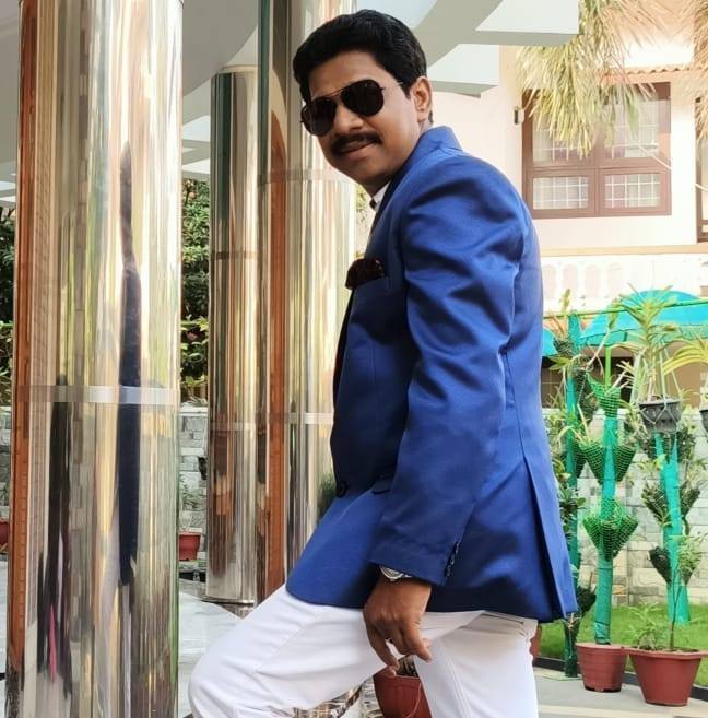 Famous TV actor sells fish due to Covid crisis, fans in utter shock ft Vinod Kovoor M80 Moosa