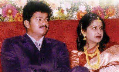 Vijay Sangeetha celebrate 21 years of married life