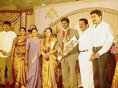 Vijay Sangeetha celebrate 21 years of married life