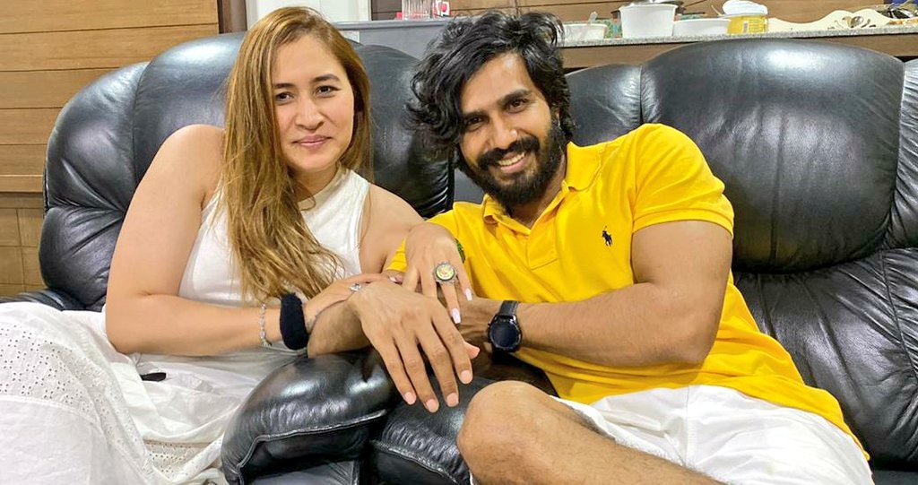 Actor Vishnu Vishal gets engaged to his girlfriend Jwala Gutta 