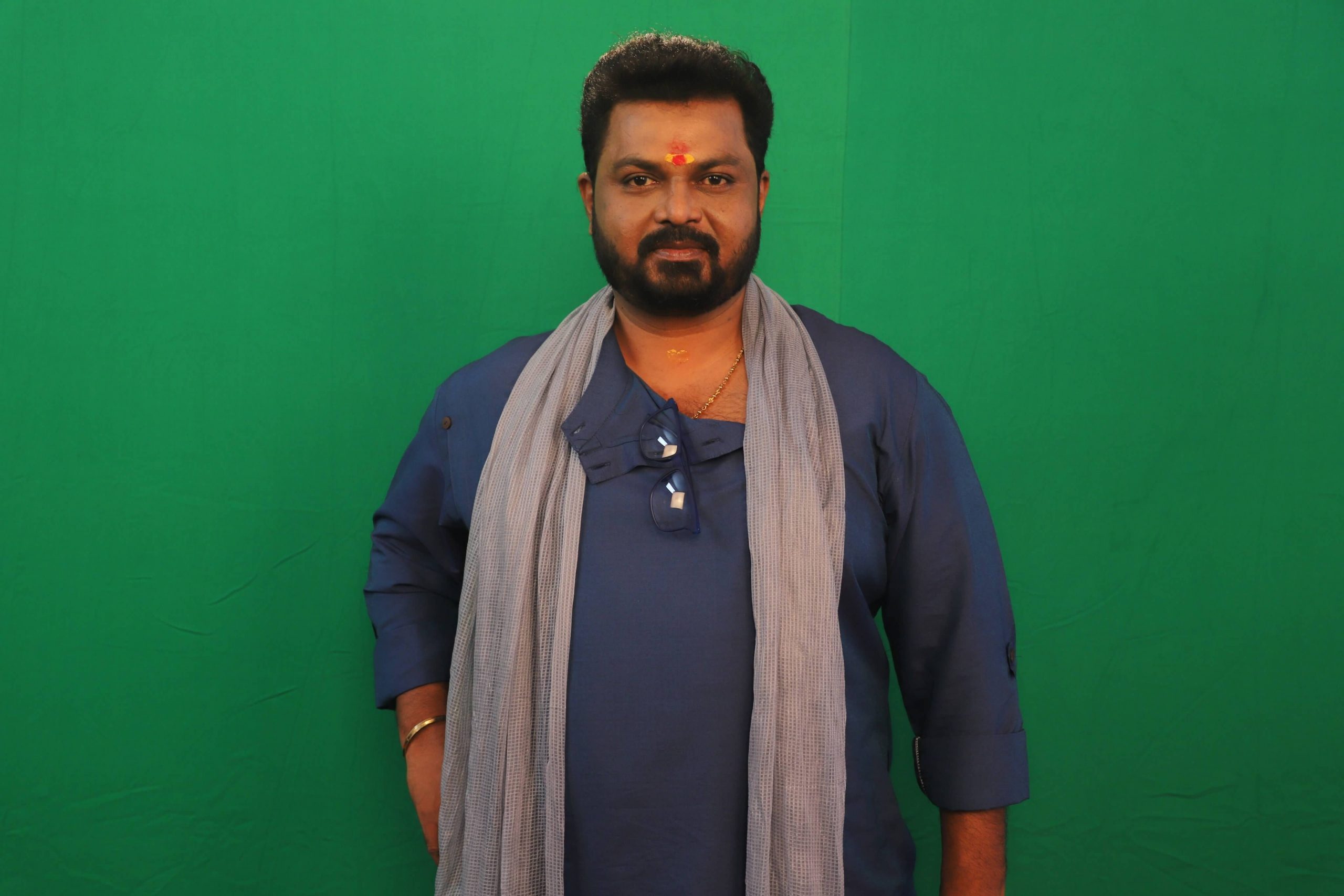 Vijay TV’s Pandian Stores fame's brother in Bigg Boss 4; actress shares pic ft Sujitha Dhanush, Surya Kiran