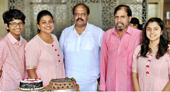 Actress Roja shares her family Photo on instagram, goes viral | நடிகை ரோஜா பகிர்ந்த குடும்ப புகைப்படம் வைரலாகி வருகிறது