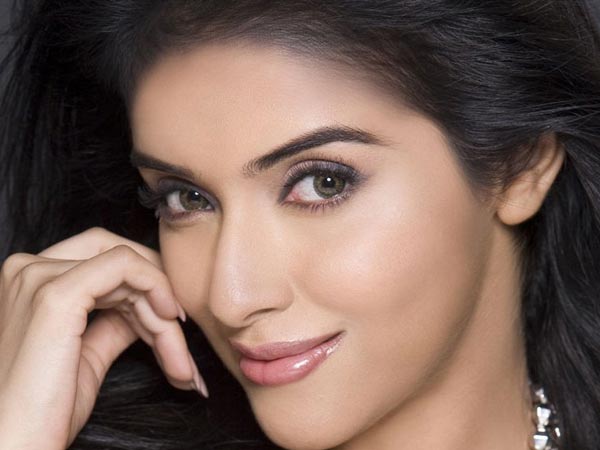 Asin considered for Bhumika role in Sillunu Oru Kadhal