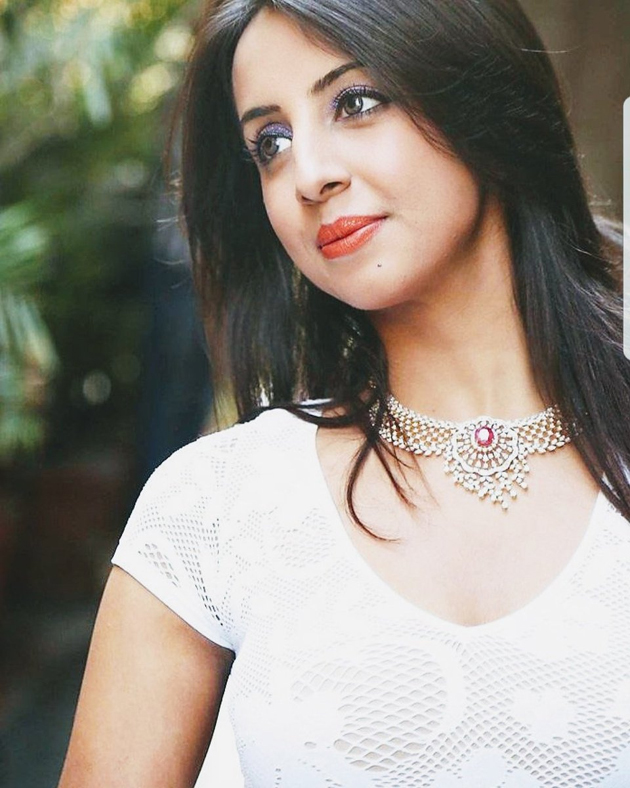 New angle in actress Sanjjanaa Galrani’s marital status becomes the talk-of-the town, viral pic