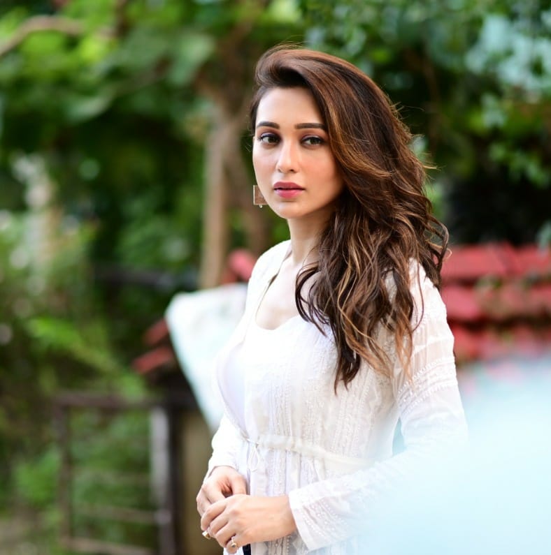 Popular actress allegedly harassed by taxi driver, accused arrested ft Mimi Chakraborty