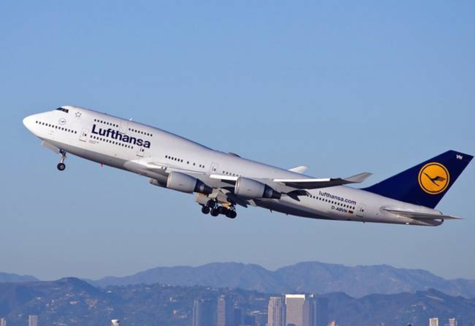 Job Cuts Lufthansa Airline To Layoff 28000 Employees Due To Corona