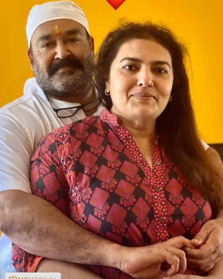 Mohanlal latest romantic pose with wife is making us blush