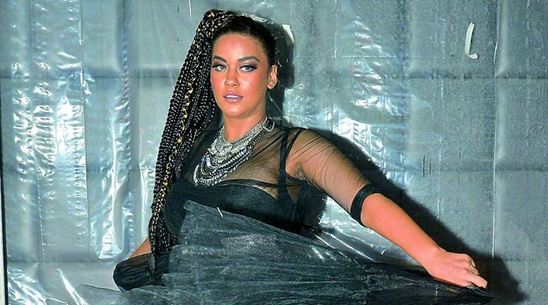 Mumaith Khan and cab driver launch complaints against each other