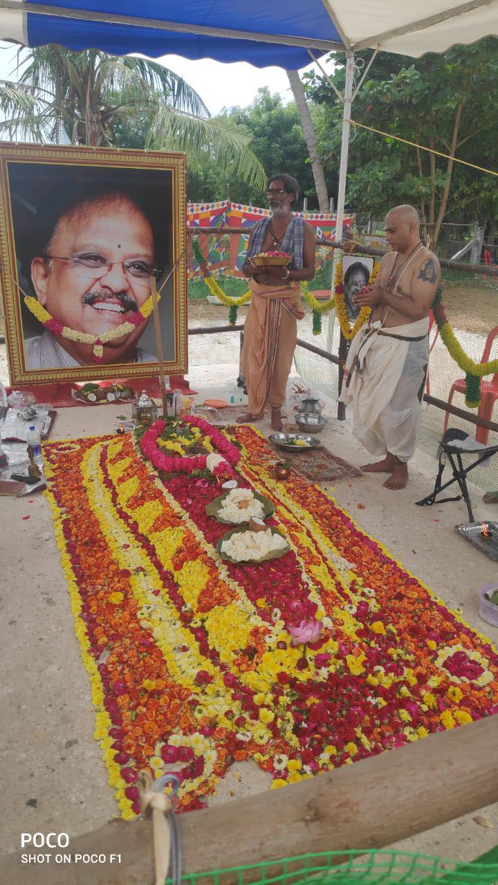 Late legendary singer SPB’s rituals performed; emotional son SP Charan shares pics