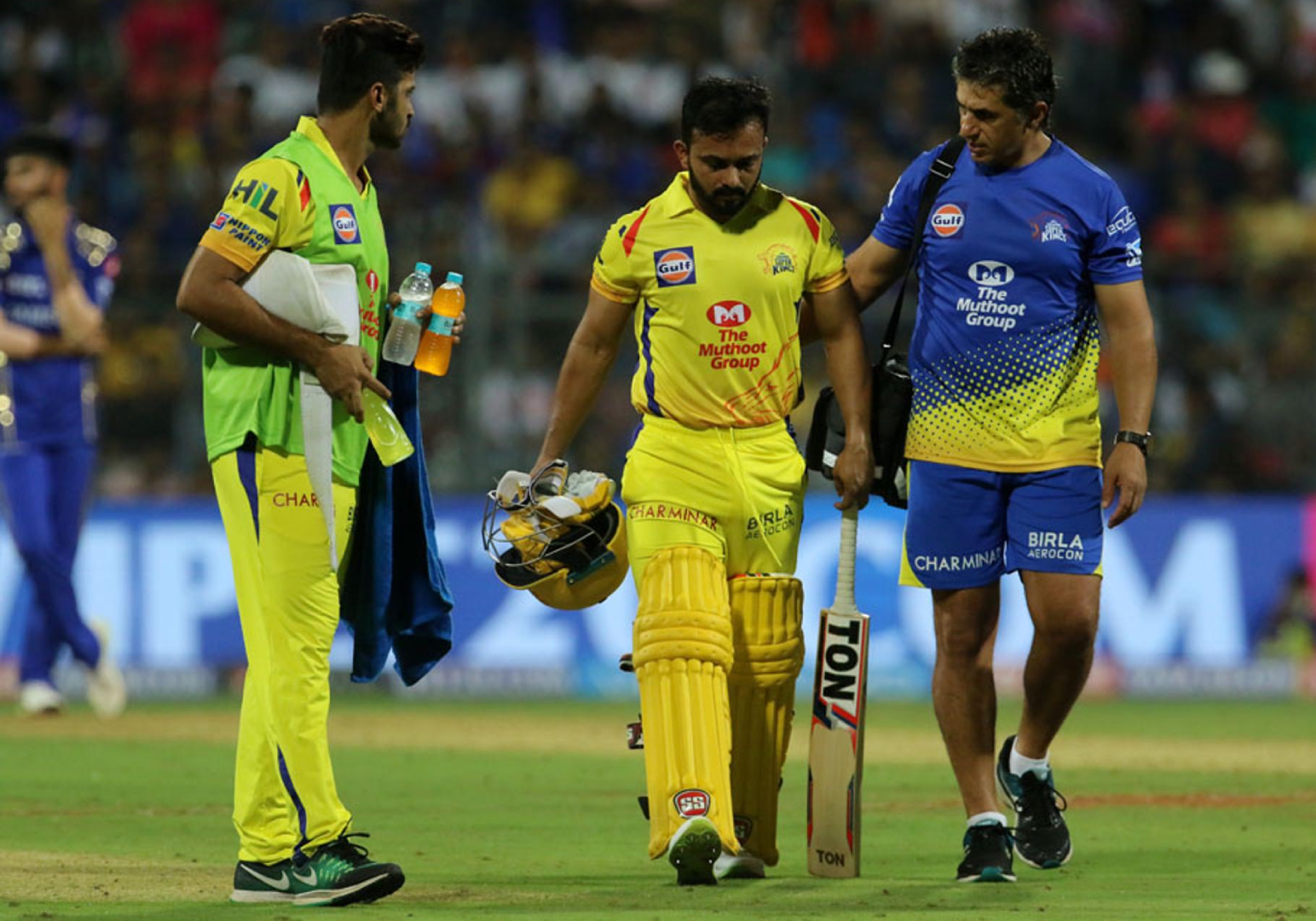 IPL2020 CSK Is Dhoni A Reason Behind Kedar Jadhavs Form Out