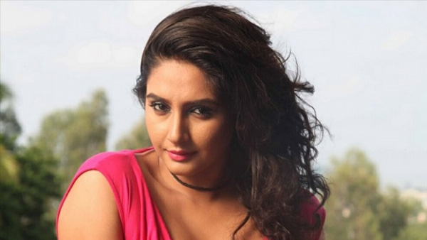 Drug Controversy Actresses Ragini and Sanjjanaa allegedly clash inside Jail, watch video