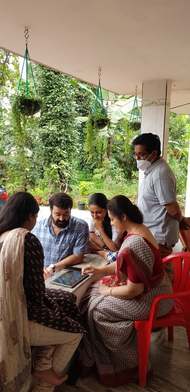 Mohanlal caught playing Ludo on the sets of Drishyam 2
