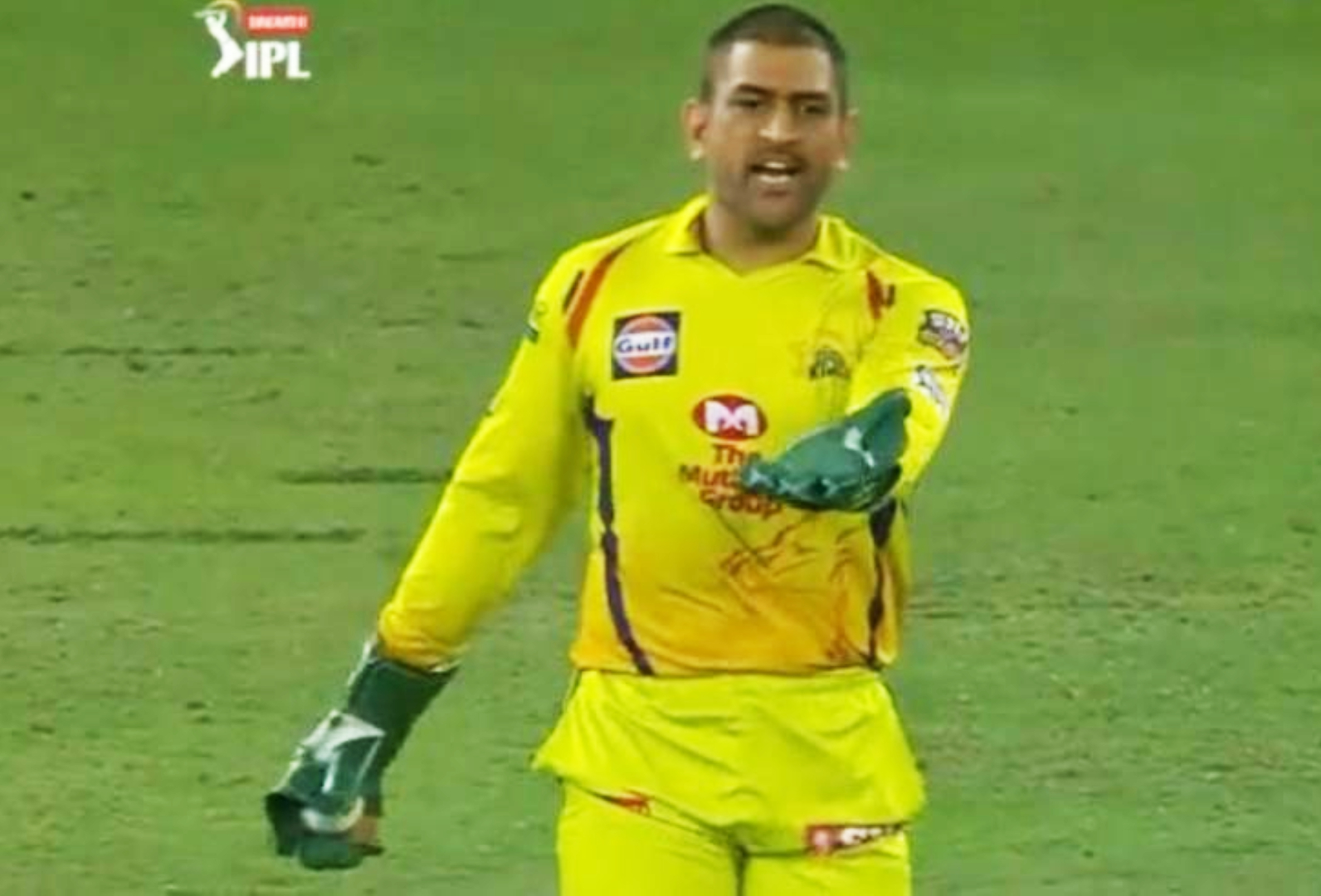 CSK Twitter Reacts To Controversial Umpiring Decision Involving Dhoni