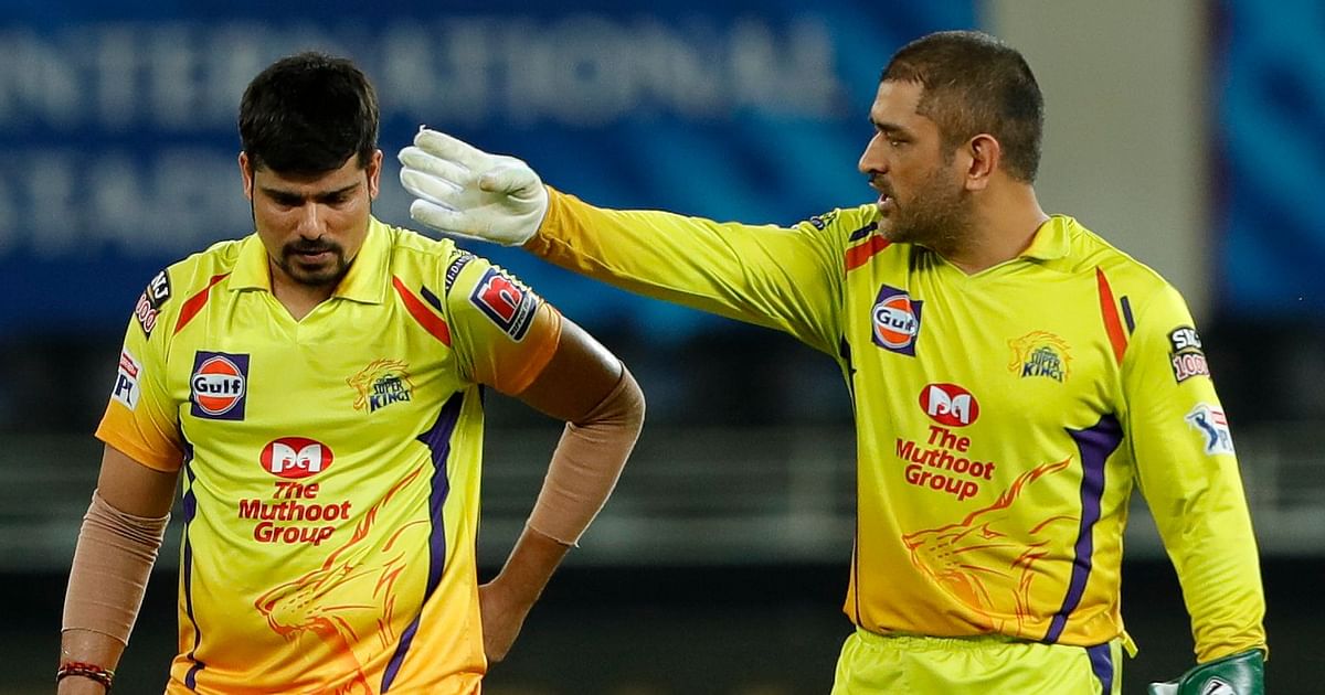 msdhoni loses cool after karn sharma gives 19 runs over cskvssrh