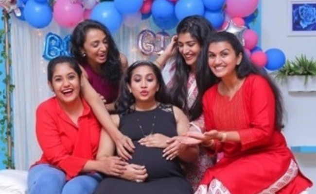 விஜய் டிவி நடிகையின் வளைகாப்பு | vijay tv actress baby shower photos goes viral with various stars