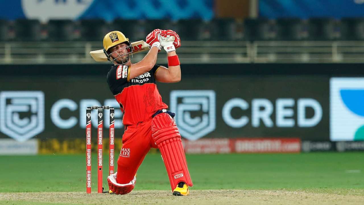 aaron finch caught vaping in dressing room during rcbvsrr match