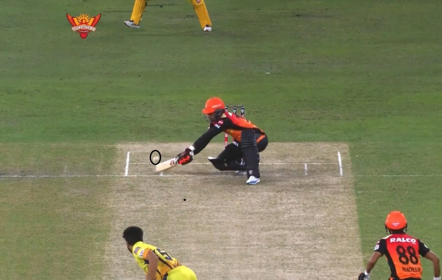 davidwarner reacts to msdhoni umpire paulreifell wide row cskvsrh