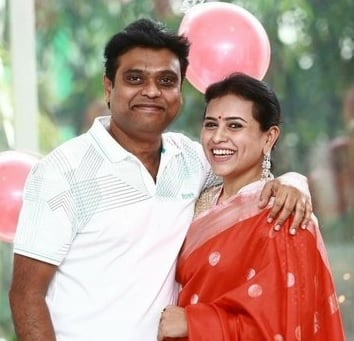 ஹாரிஸ் ஜெயராஜ் குடும்ப புகைப்படங்கள் | harris jayaraj wedding anniversary photos goes viral