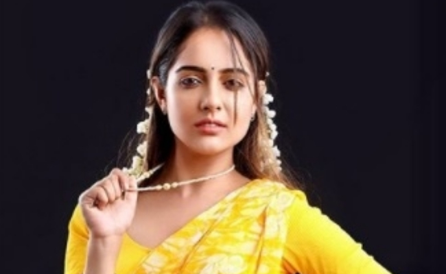 பிரபல நடிகைக்கு கத்திக்குத்து | popular actress stabbed by producer over marriage proposal