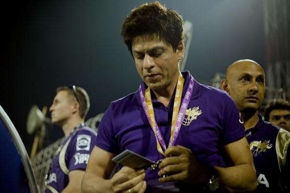 srk reacts after fan questions him on kkr performance in ipl2020
