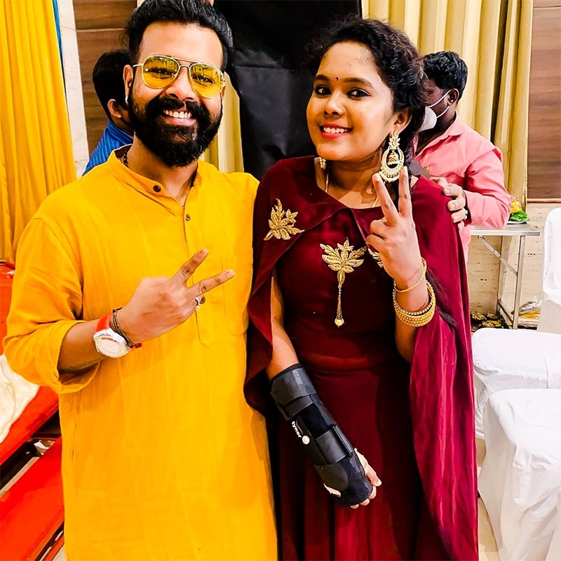 Popular Vijay TV fame singer gets married pics go viral