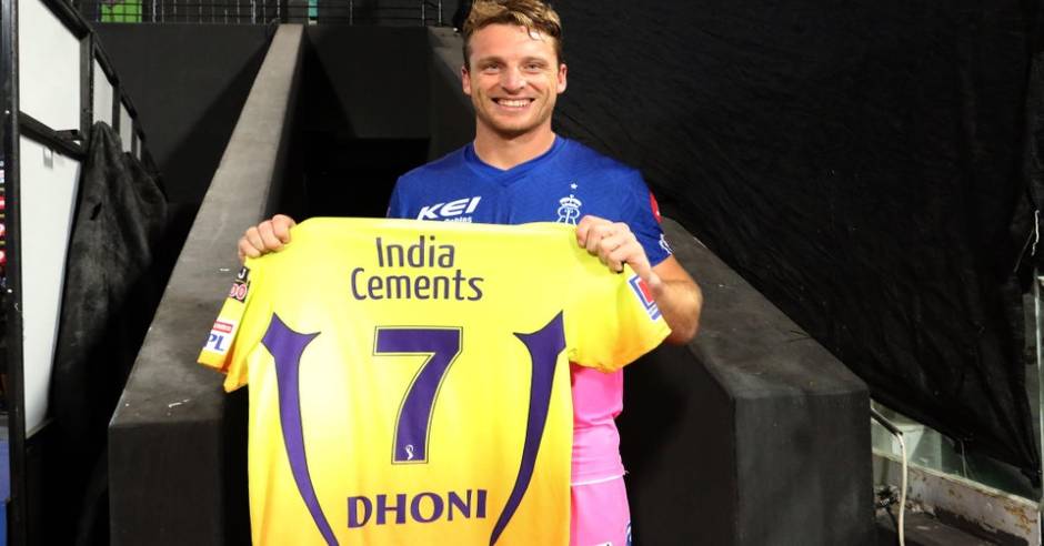 Dhoni gifts his CSK jersey to KKR players and Jadeja goes viral