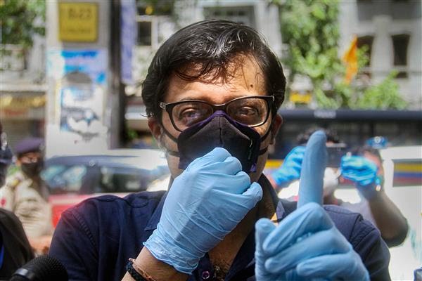 Republic TV’s editor in chief Arnab Goswami arrested by Mumbai Police, video