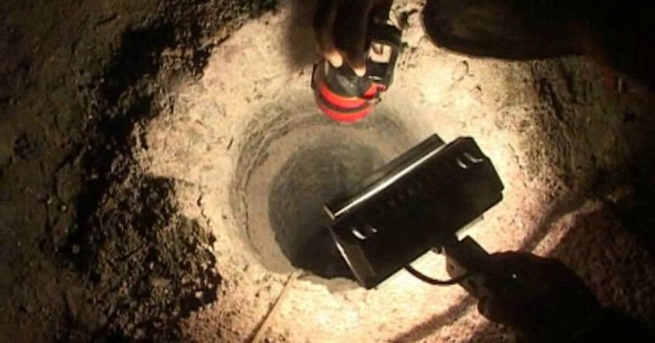 3 year old boy falls into 200-feet deep borewel in Madhya Pradesh
