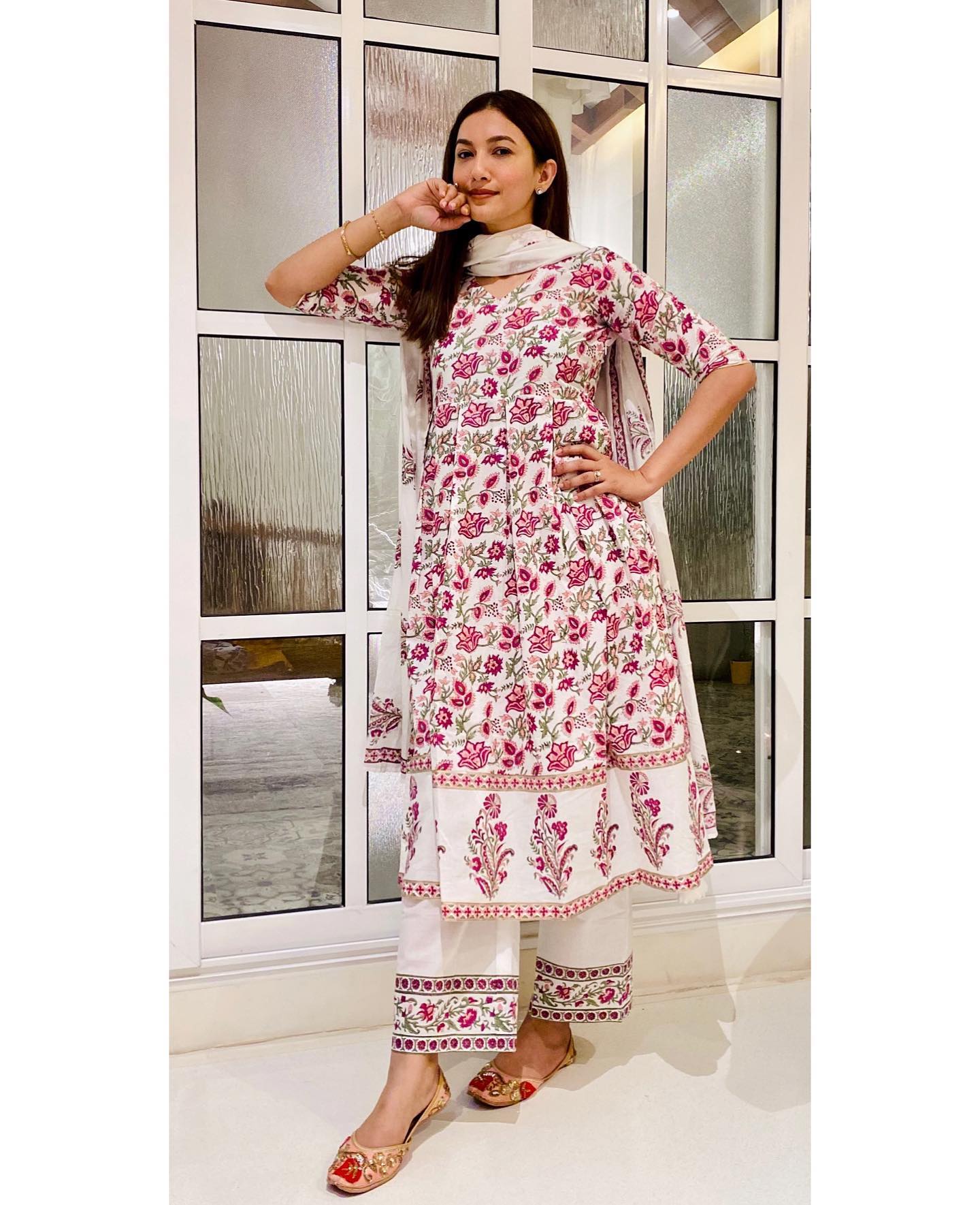 Bigg Boss 7 winner gets engaged to her boyfriend; pic go viral ft Gauahar Khan and Zaid Darbar