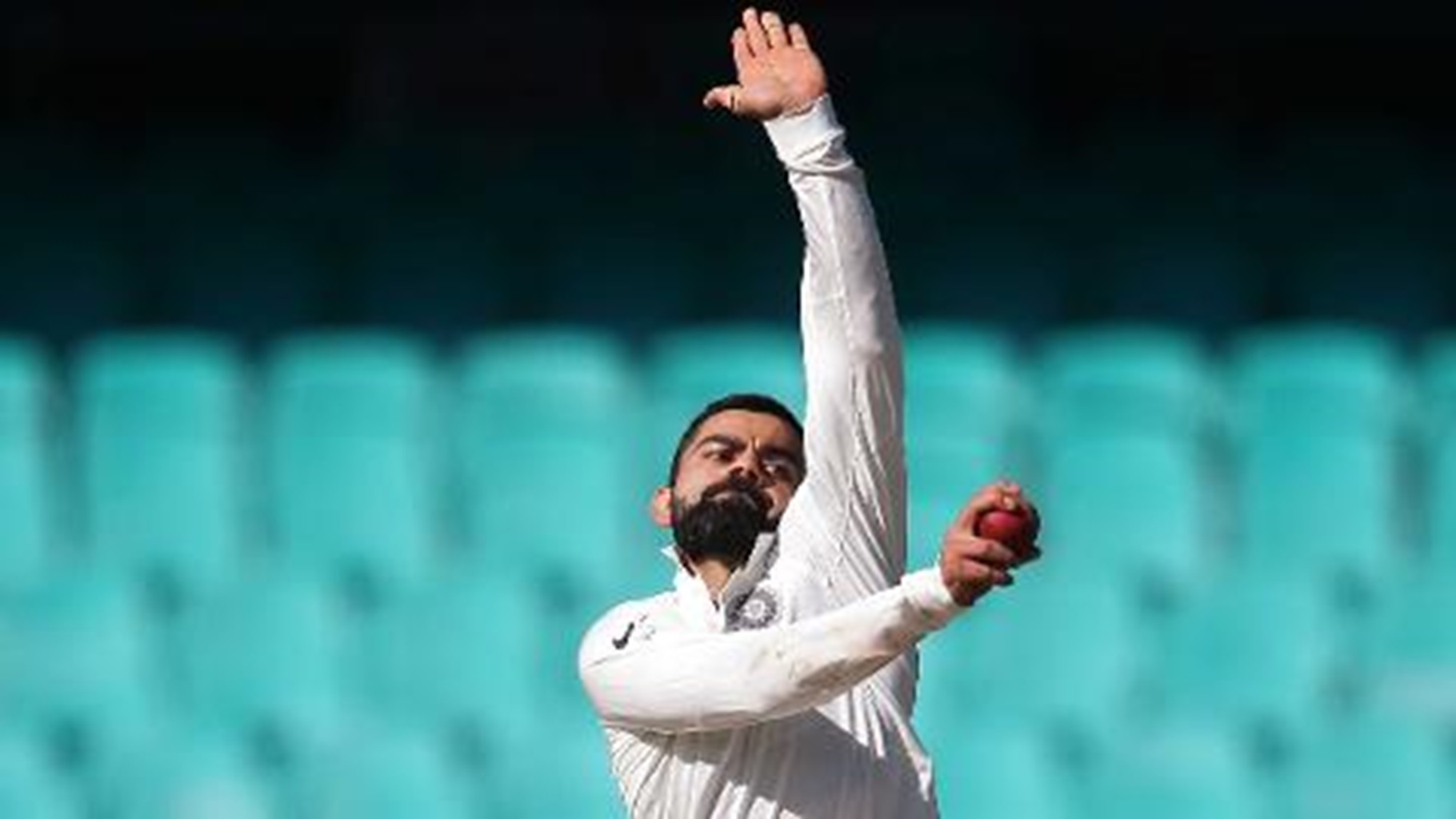 viratkohli describe himself as fastbowler icc video twitter react