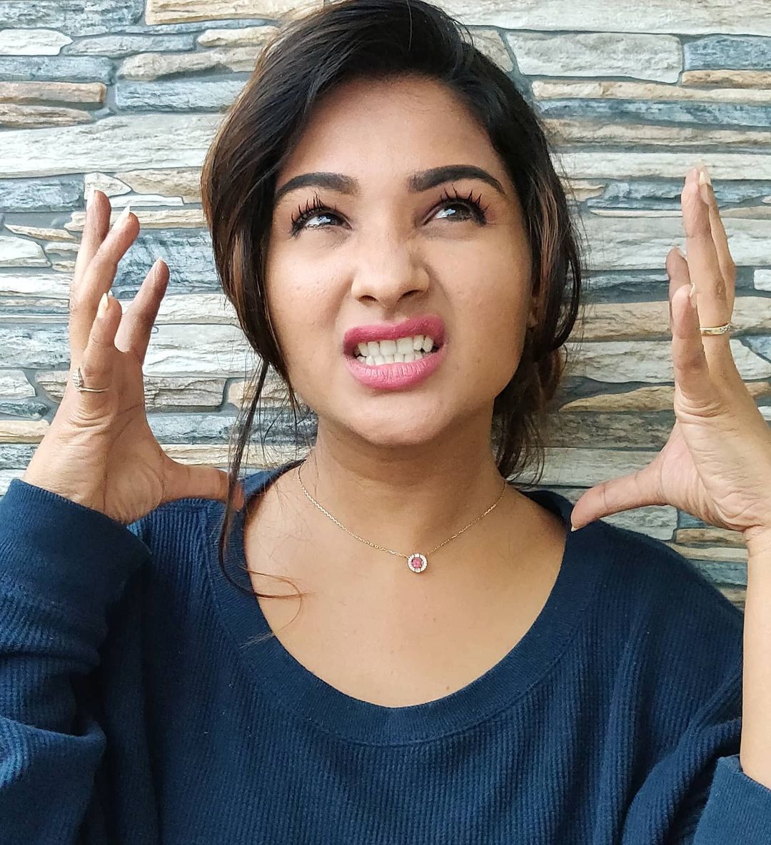 Popular Vijay TV actress posts shame on you Bigg Boss 4 Bala ft Sharanya Turadi