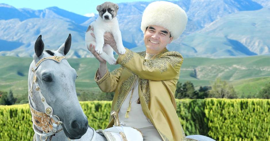 Turkmenistan President unveils giant gold dog statue