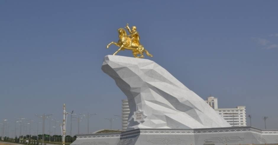 Turkmenistan President unveils giant gold dog statue