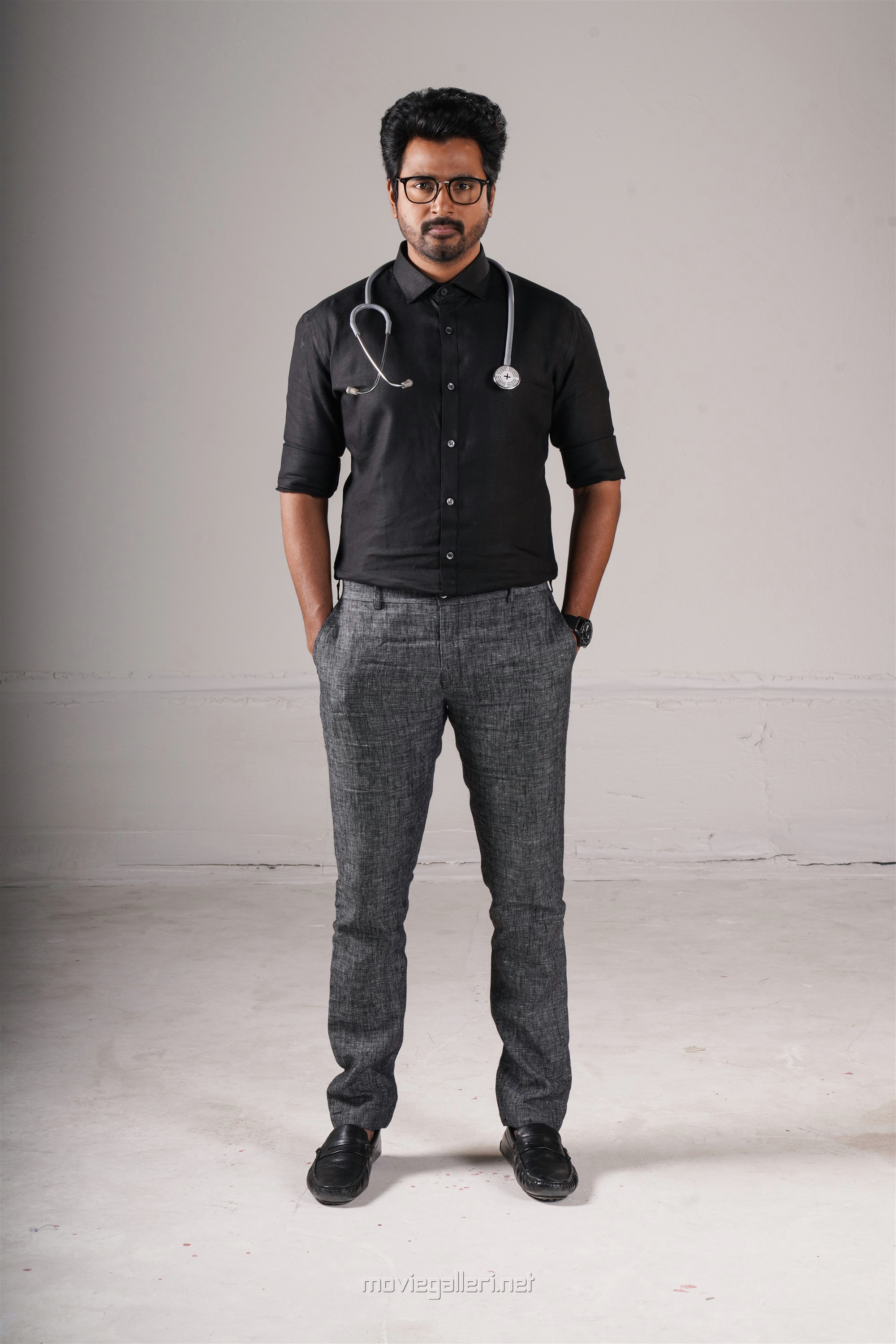 Sivakarthikeyan helps cancer stricken actor Thavasi of Varuthapadatha Valibar Sangam fame