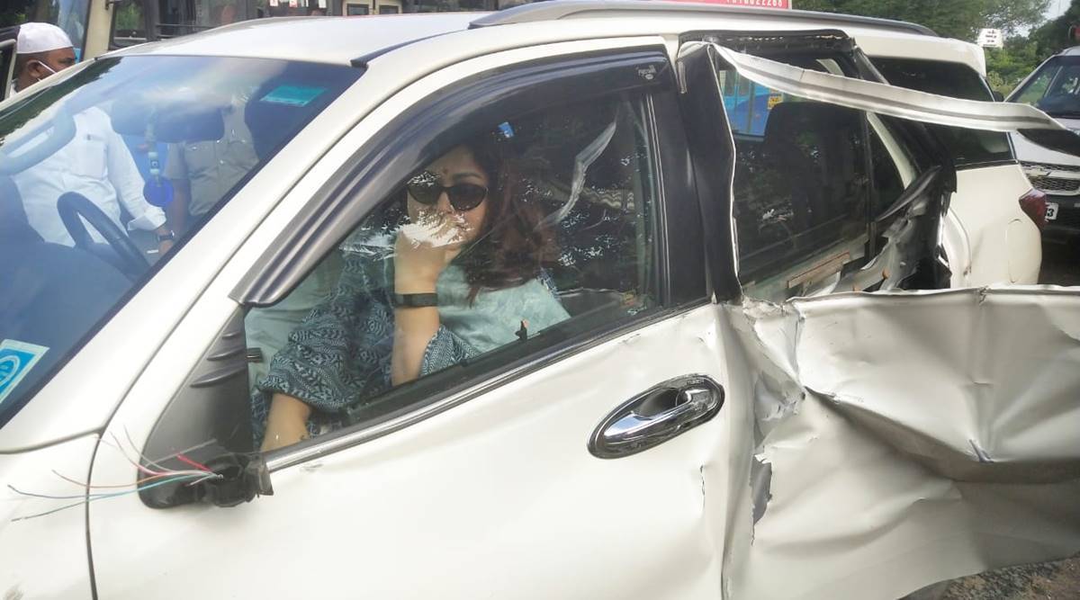 khushbu sundar meets with accident in tn as truck rams into car 
