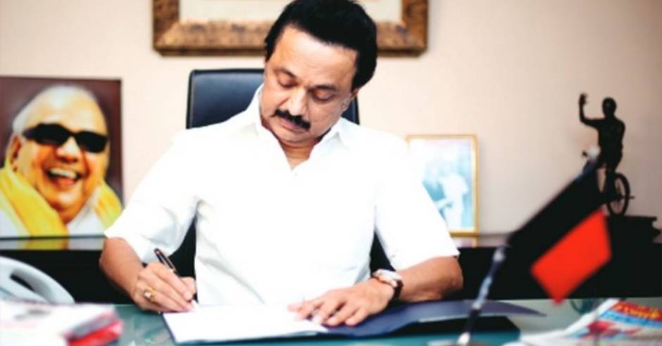 DMK will pay fees for govt school students join private medical colleg