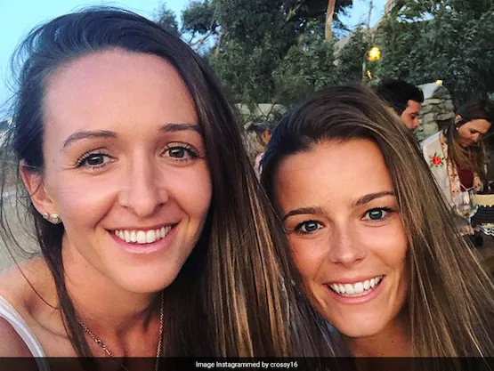 england cricketer replies to fan who asked if she was dating kate