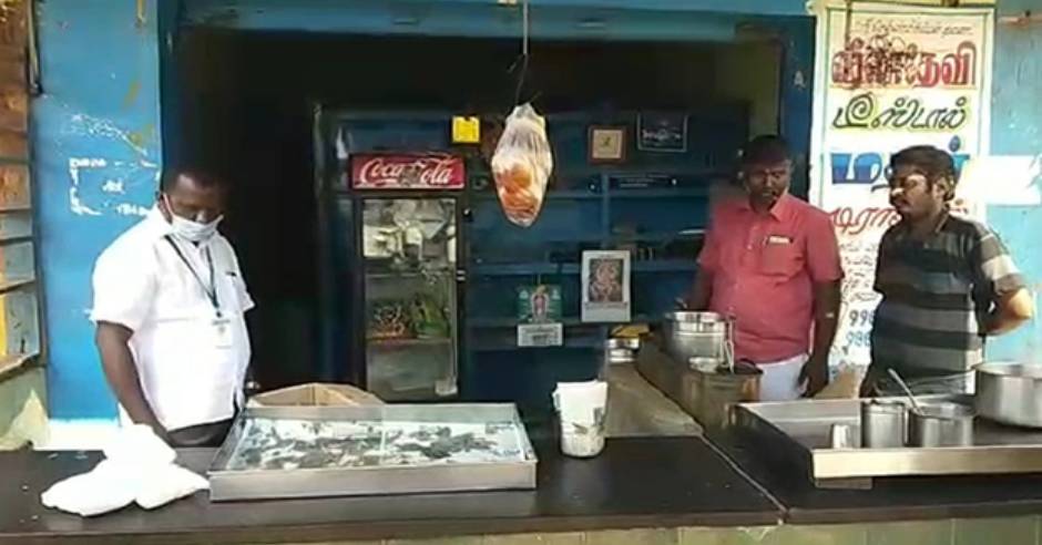 Blade inside Vadai Food Safety Officer notice to Nilakottai tea shop