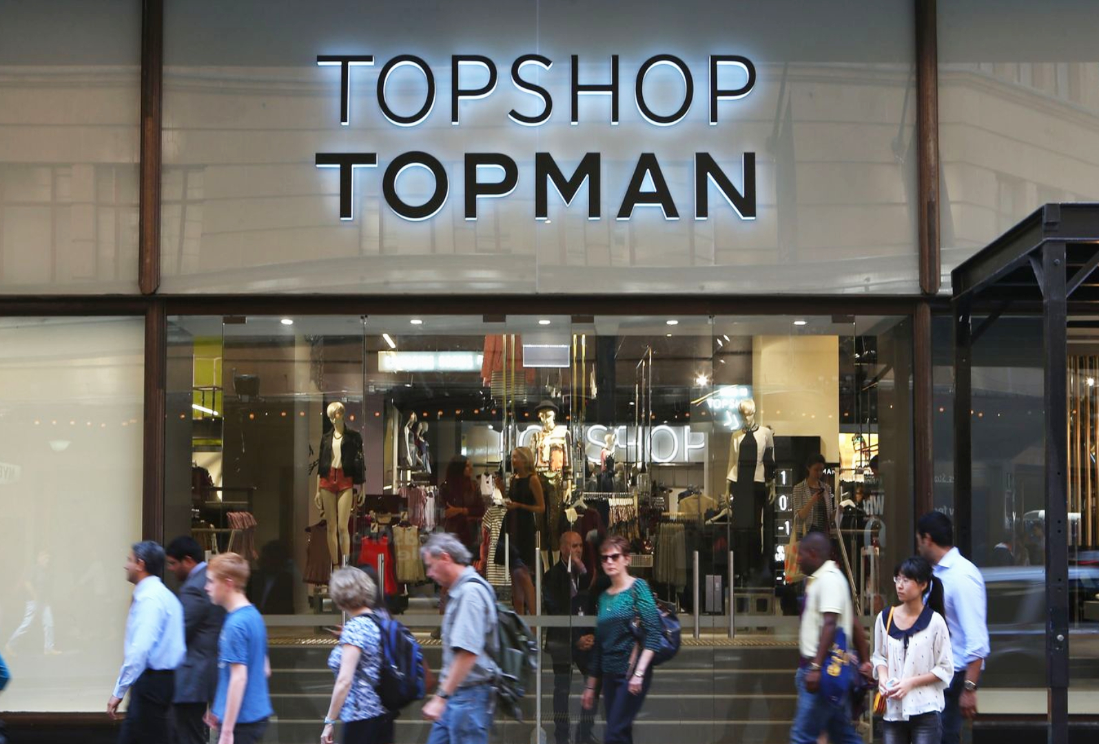 Collapse Of Two UK Retailers Puts 25000 Jobs At Risk