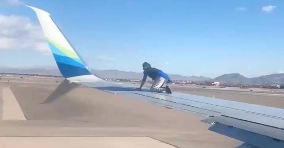 Man climbs onto wing of airplane before takeoff in Las Vegas