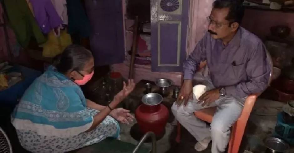 Kodaikanal school secretary helps to Madurai old woman