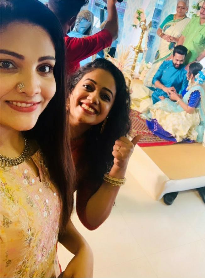 Two Popular TV stars get engaged - Pics go viral