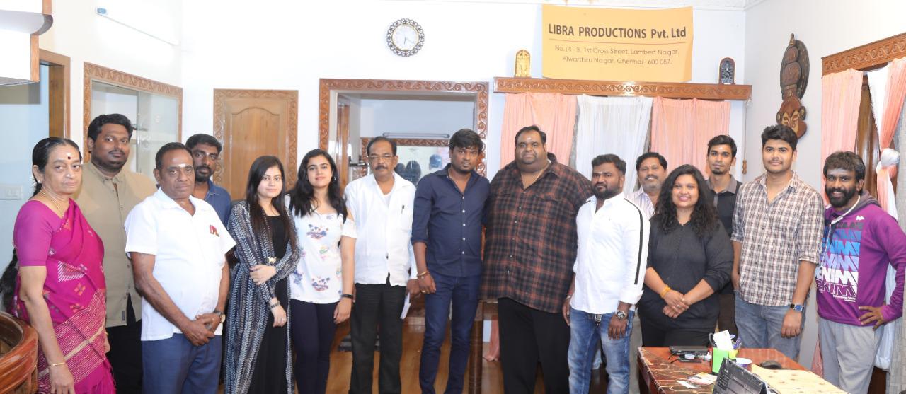 Producer Ravindar Chandrasekaran aka Fat Man to make his directorial debut with Markendayanum Magalir Kallooriyum