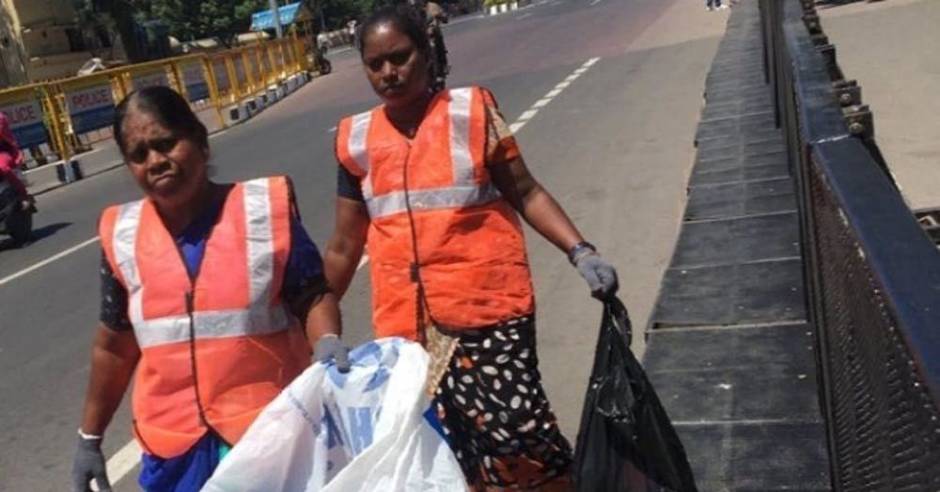 Chennai sanitary vehicle driver returns jewelry bag found on waste