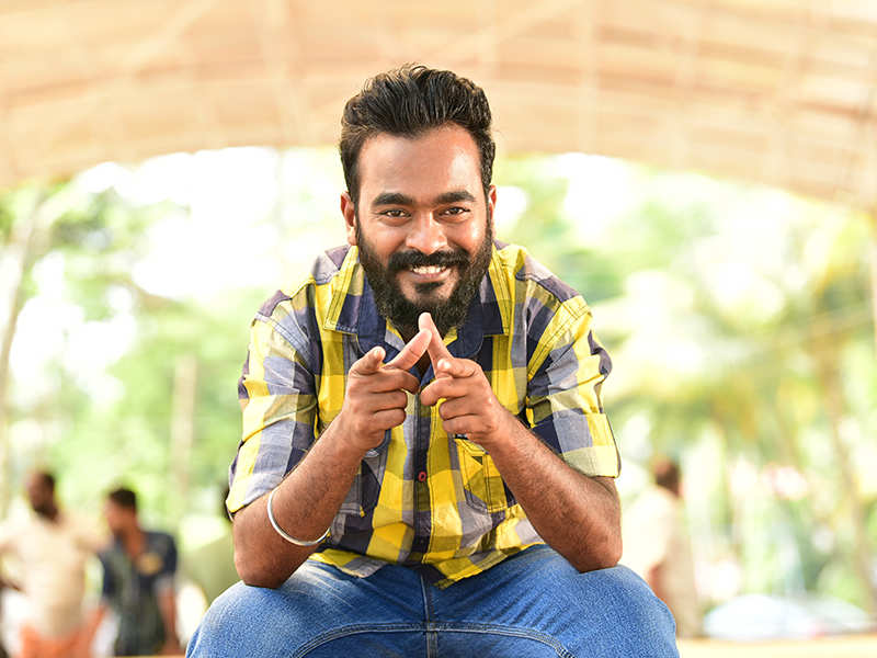 Actor who will be seen in Ponniyin Selvan next welcomes his second baby; pic goes viral ft Sarath Appanni