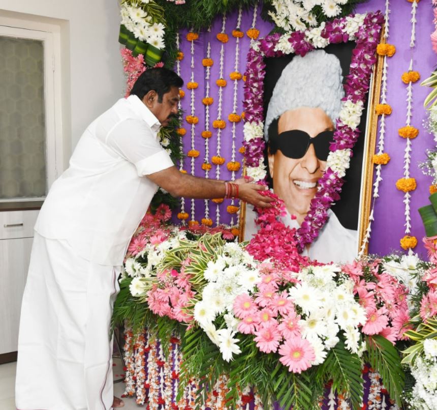 TN CM Pays Respect MGR 104th Birthday ADMK head office