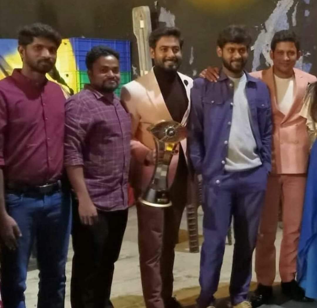 Bigg Boss Tamil 4 Title winner Aari holding Bigg Boss cup pics go viral