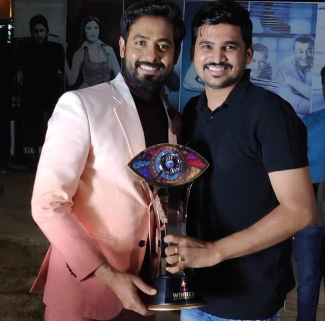 Bigg Boss Tamil 4 Title winner Aari holding Bigg Boss cup pics go viral