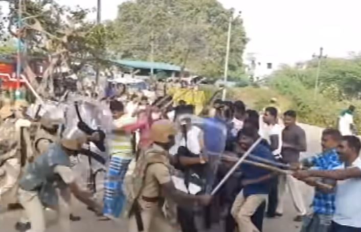 police made fun and stopped fight between two village people 