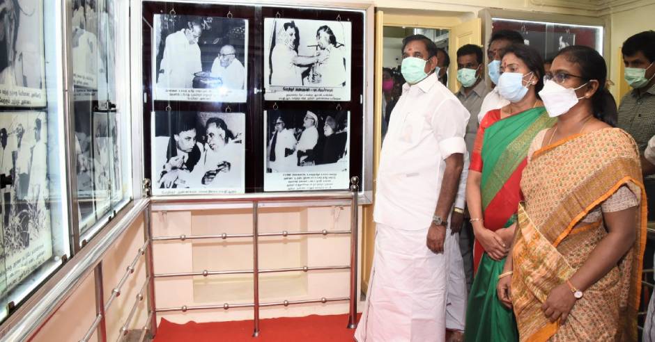 CM Palanisamy visits Arignar anna memorial in Kanchipuram